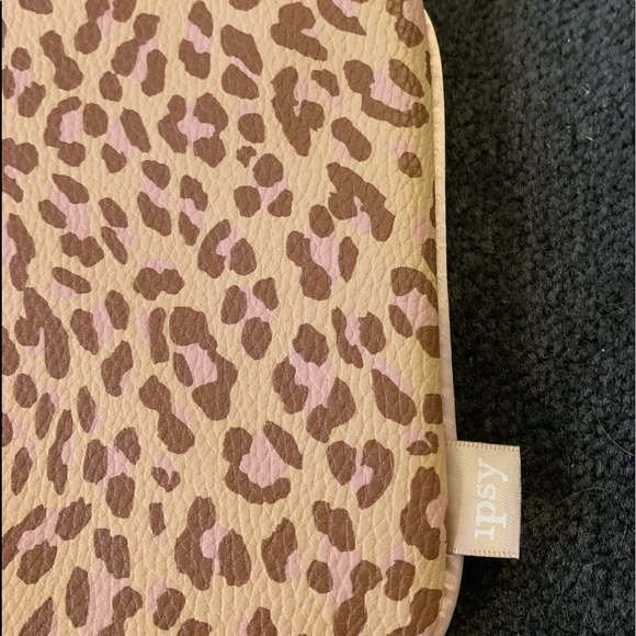 IPSY Leopard Print Cosmetic Clutch Bag - Picture 5 of 10